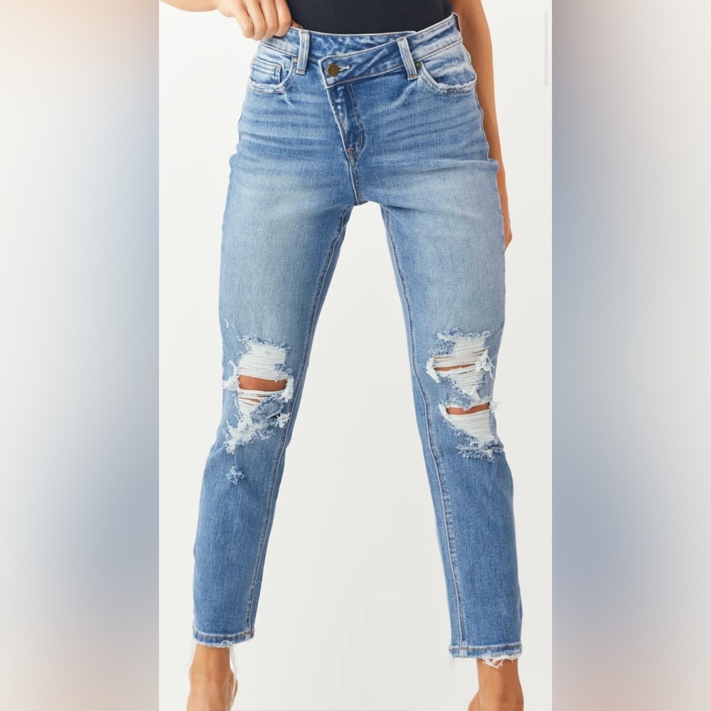 Women’s Light Blue Distressed High-Rise Straight Jeans